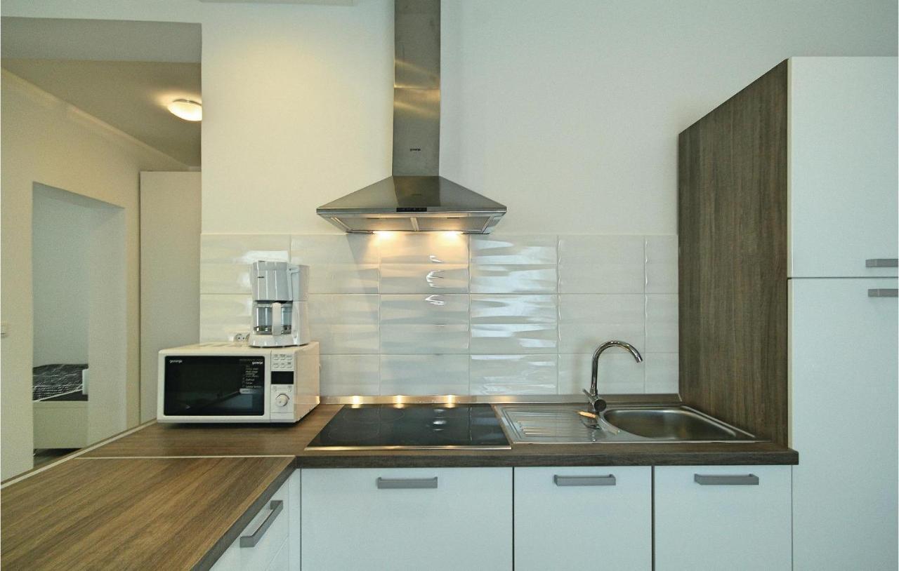 Awesome Apartment In Umag With 2 Bedrooms And Wifi Buitenkant foto