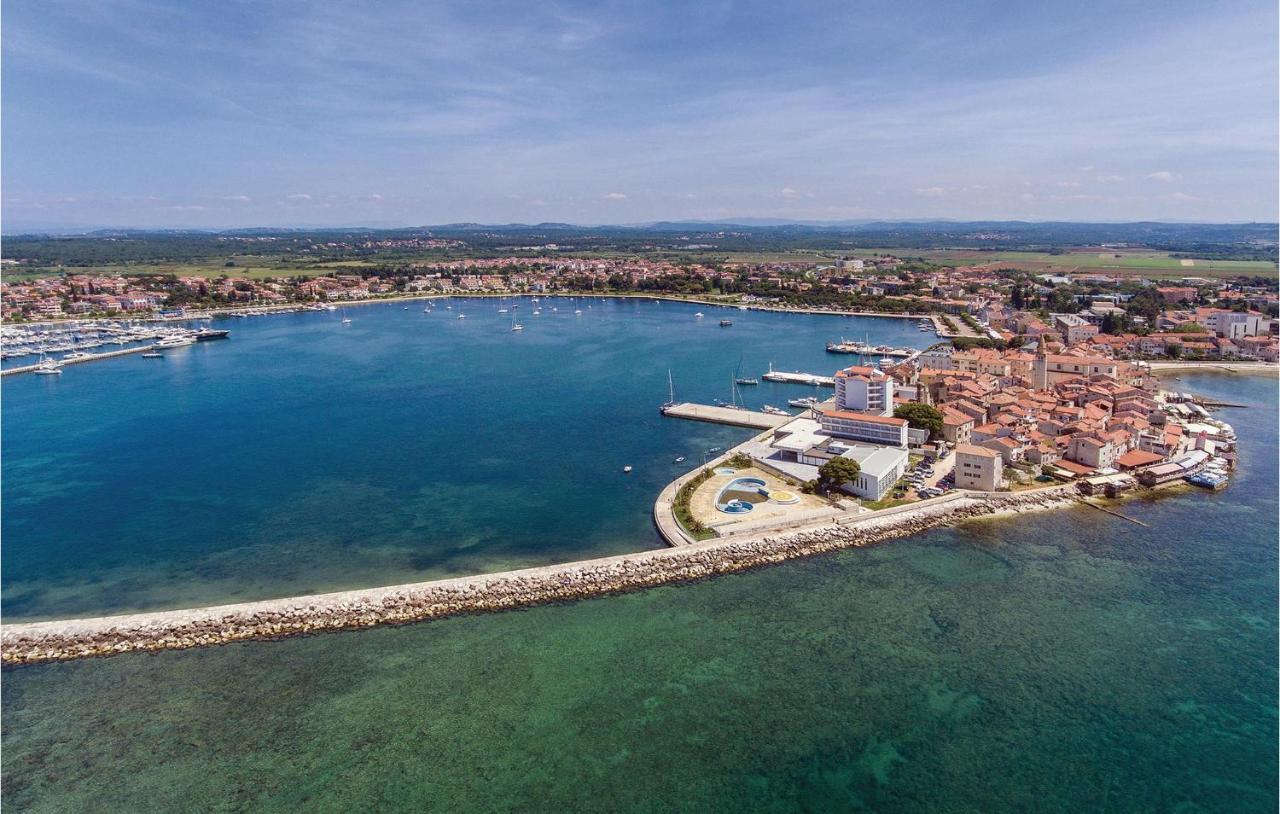 Awesome Apartment In Umag With 2 Bedrooms And Wifi Buitenkant foto