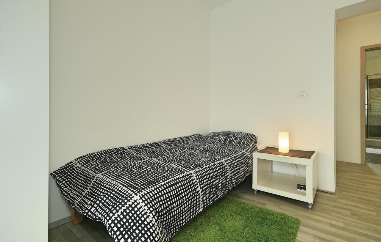 Awesome Apartment In Umag With 2 Bedrooms And Wifi Buitenkant foto